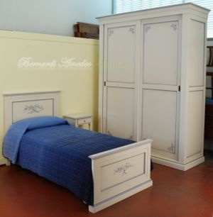 Letto singolo ad 1 piazza in legno con finitura laccata e decorata